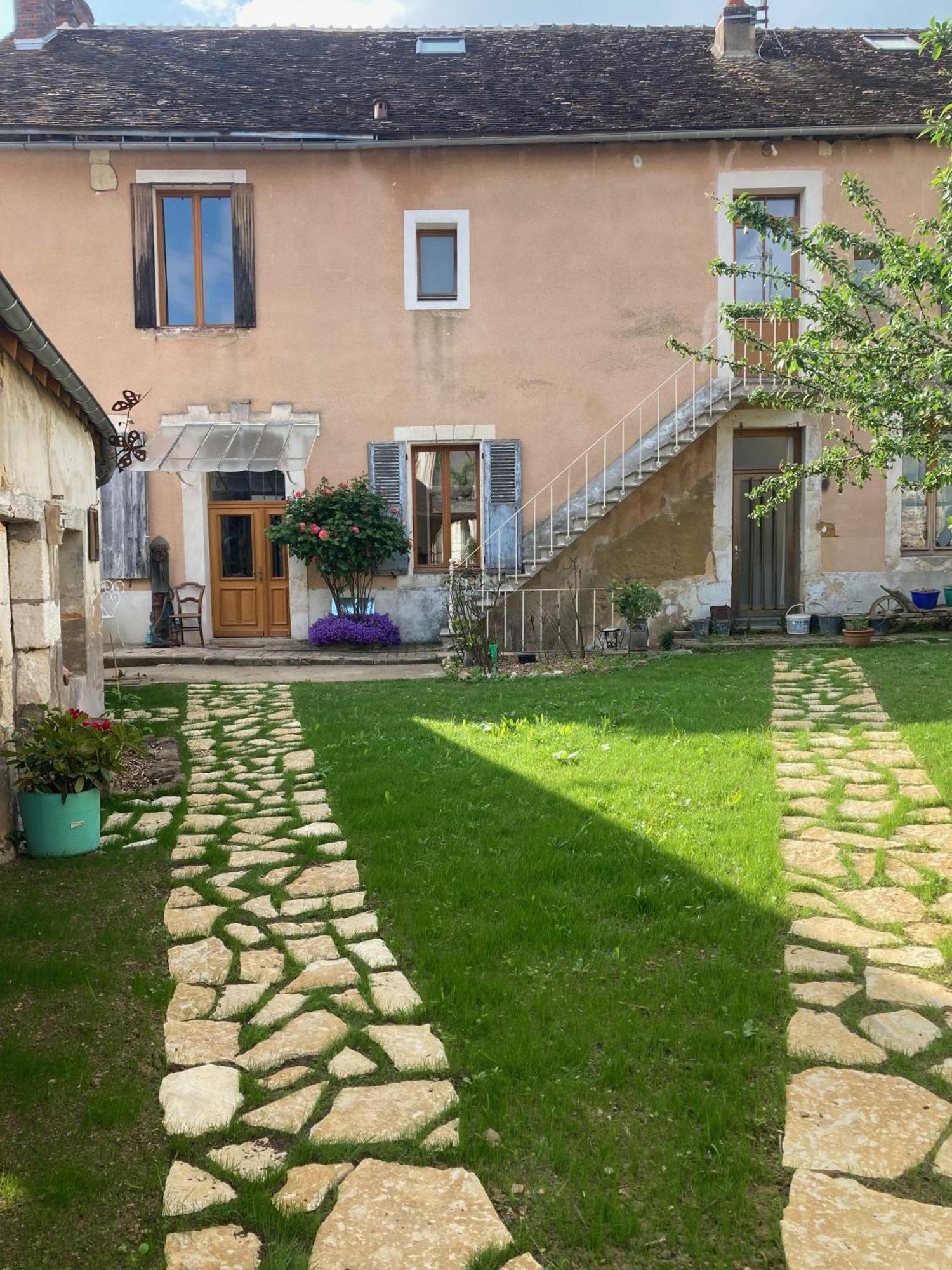 Sur Les Ailes Du Papillon-La Suite Saint-Sauveur-en-Puisaye Ngoại thất bức ảnh