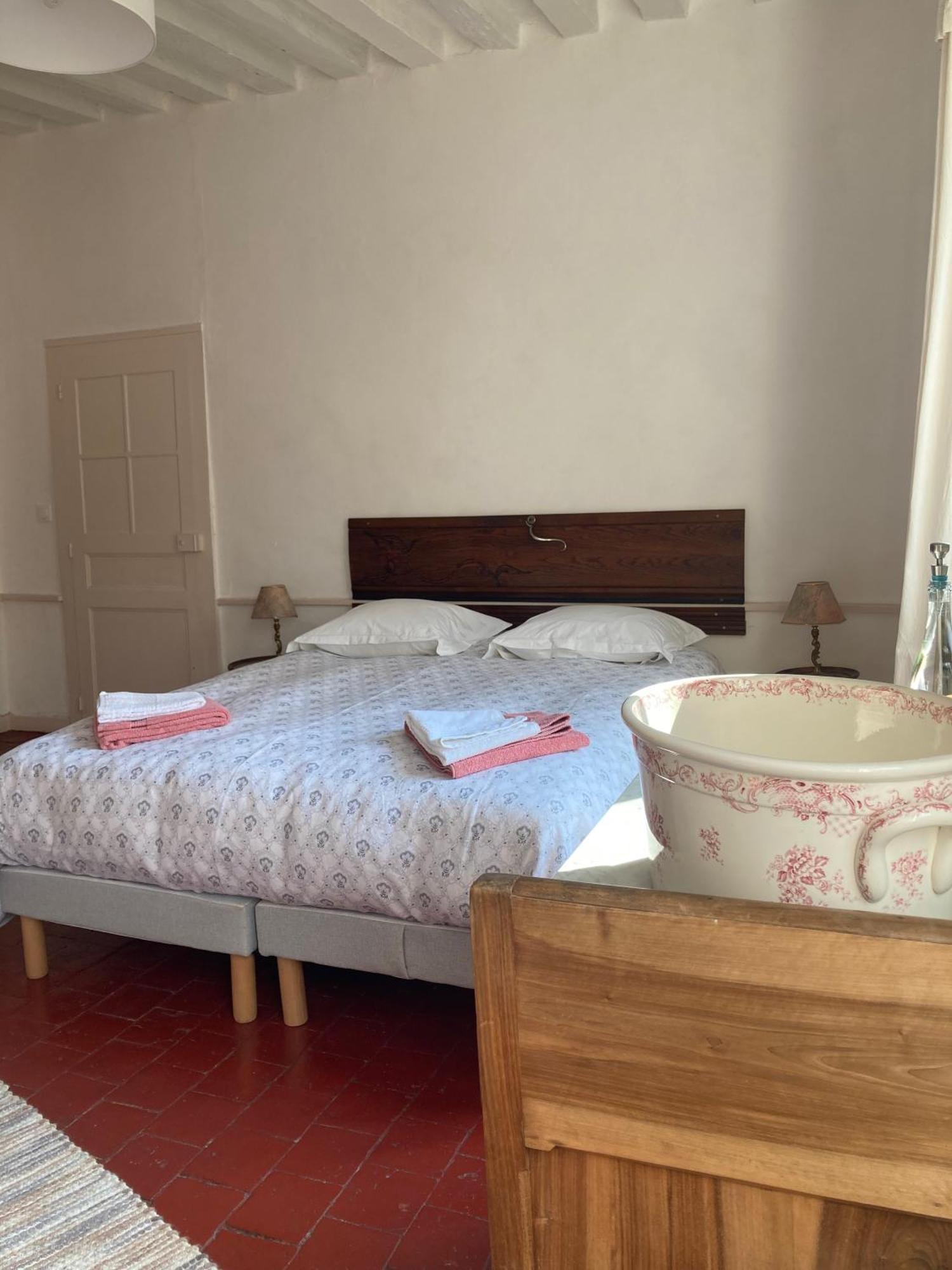 Sur Les Ailes Du Papillon-La Suite Saint-Sauveur-en-Puisaye Ngoại thất bức ảnh