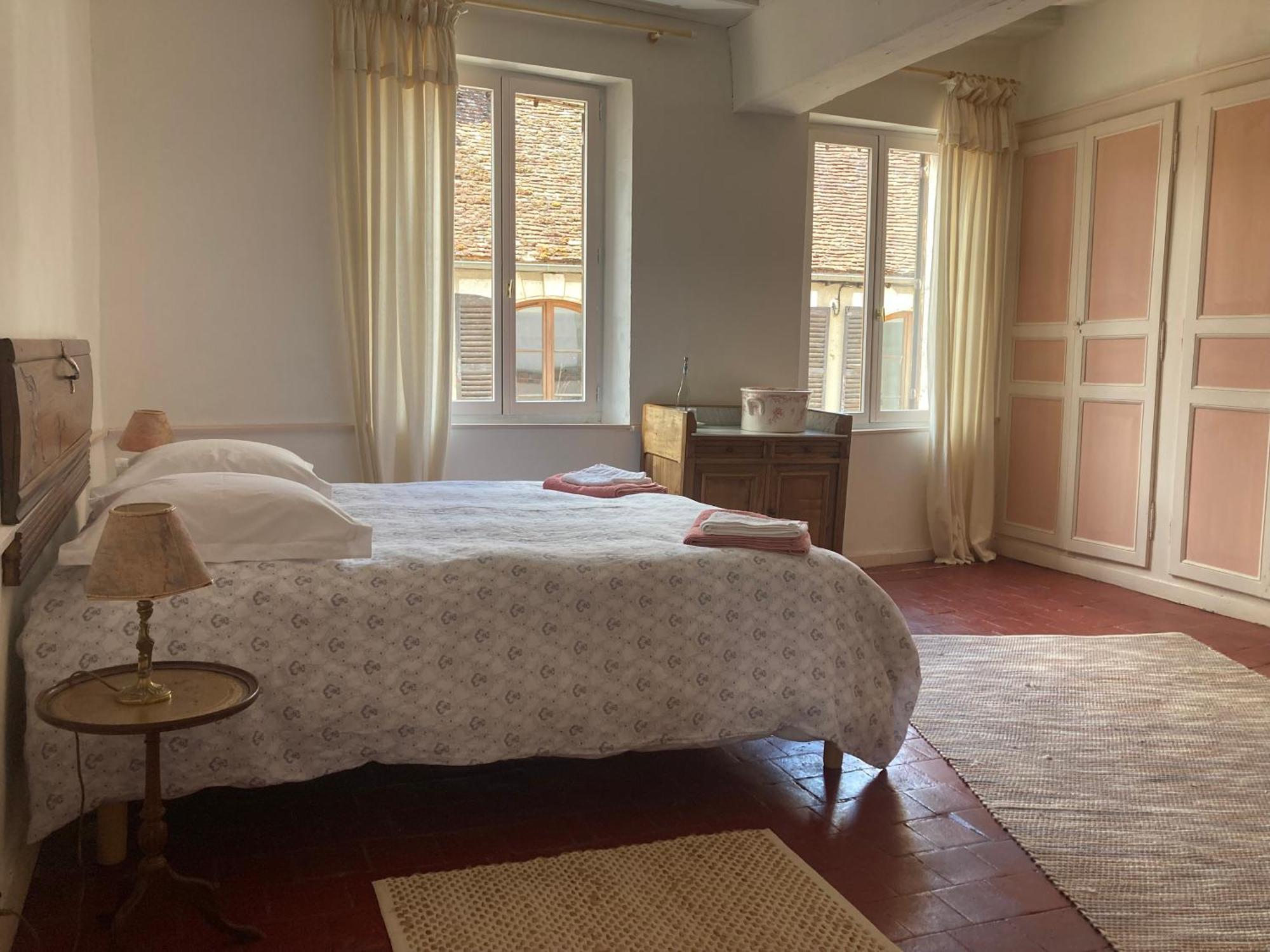 Sur Les Ailes Du Papillon-La Suite Saint-Sauveur-en-Puisaye Ngoại thất bức ảnh